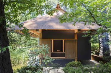 a small building surrounded by trees